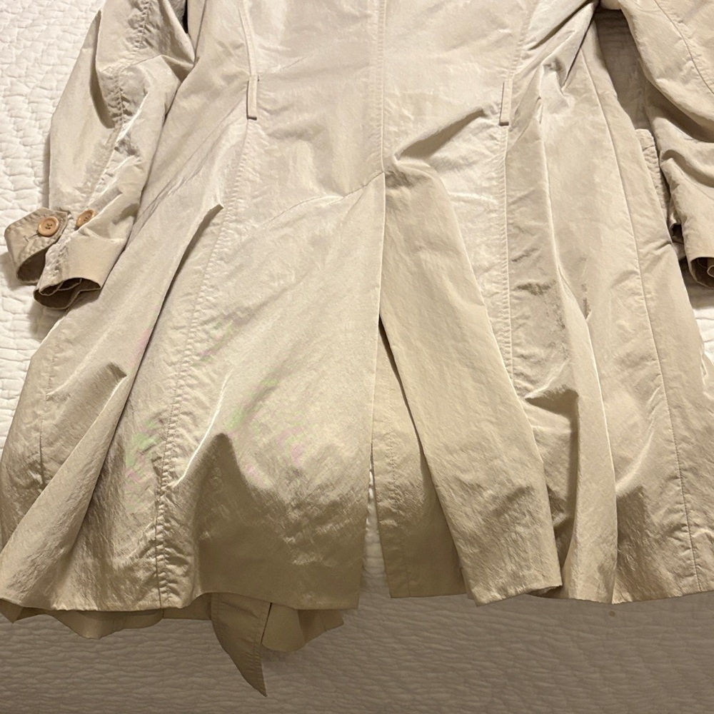 Classic Beige Trench Coat - Picture 5 of 8
